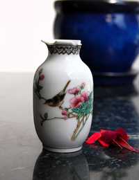 Chiński wazonik, porcelana chińska, kwitnąca wiśnia, ptak, lata 60, 70