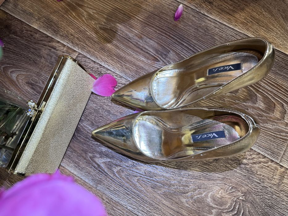 Золоті туфлі лодочки розмір 39, клач в подарунок