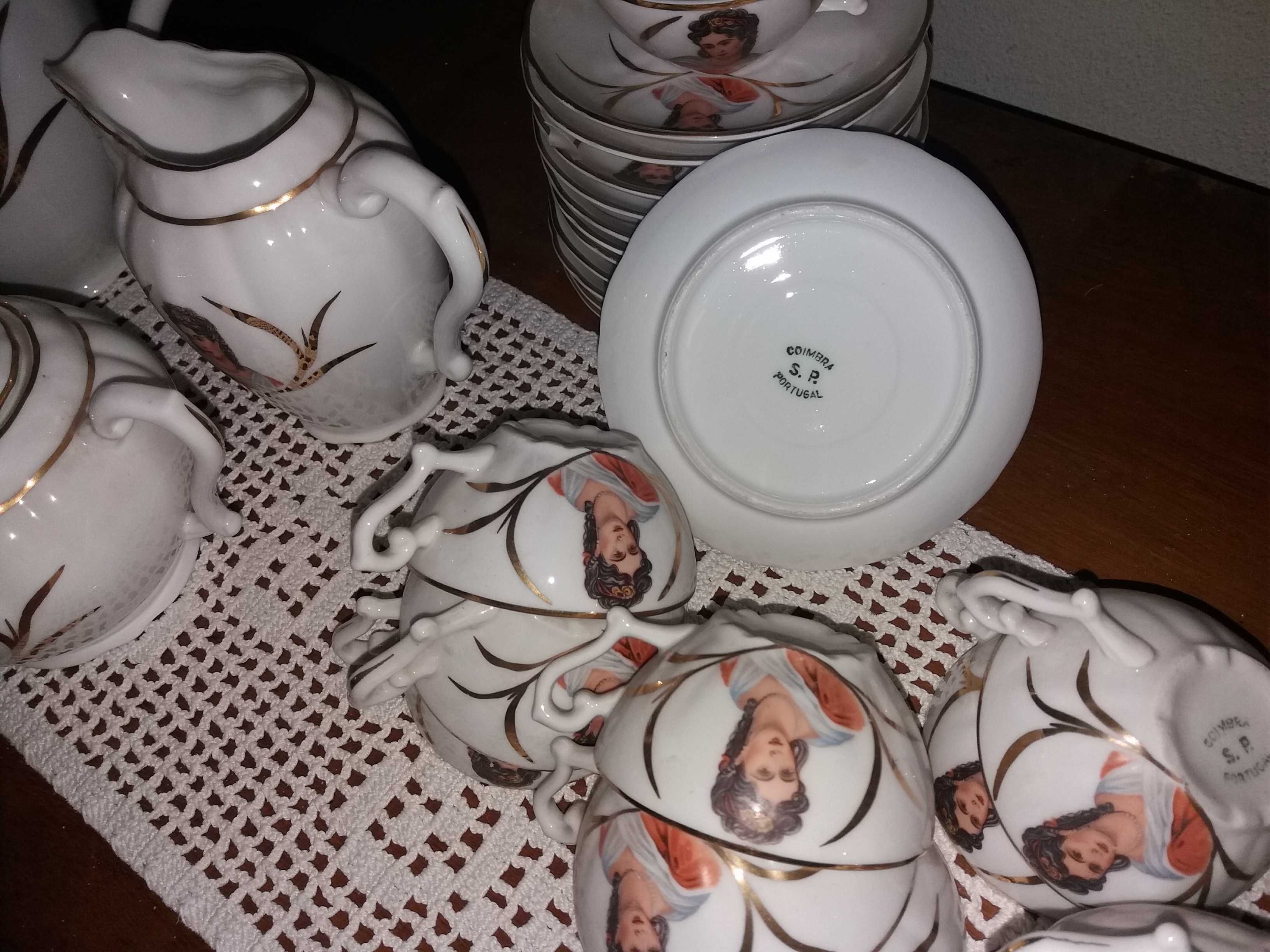 2 Serviços de chá oriental em porcelana