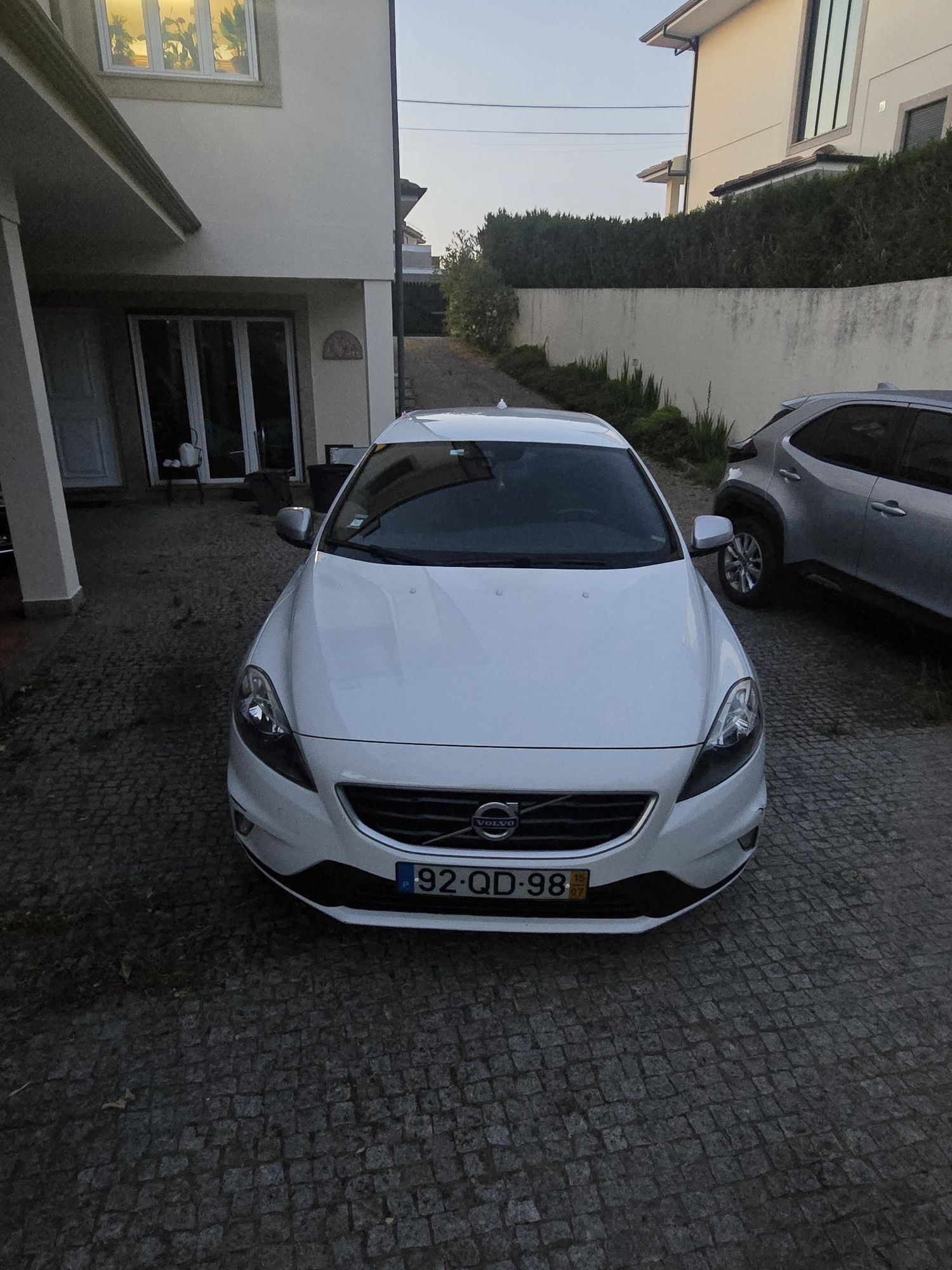 Volvo v40 Rdesign 2.0