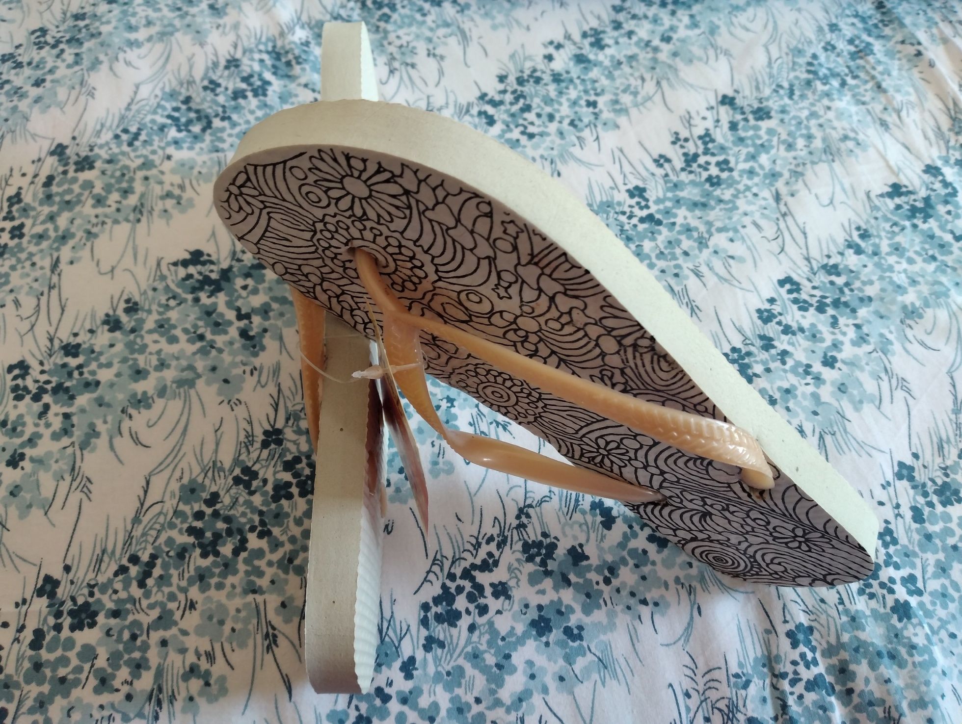 Chinelos novos, tamanho 35/36, marca Ainsi Soi Toi