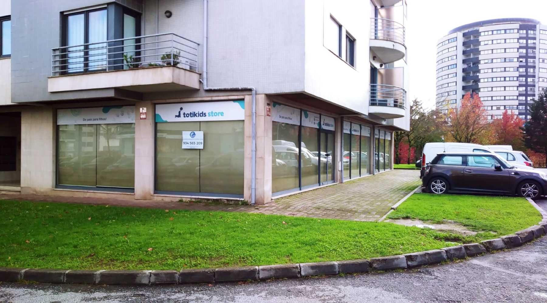 Loja com 250m2 e 3 frentes em localização premium, próximo do centro.