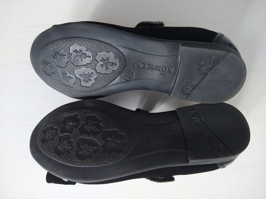 Czarne eleganckie balerinki z kokardkami 27 Kornecki