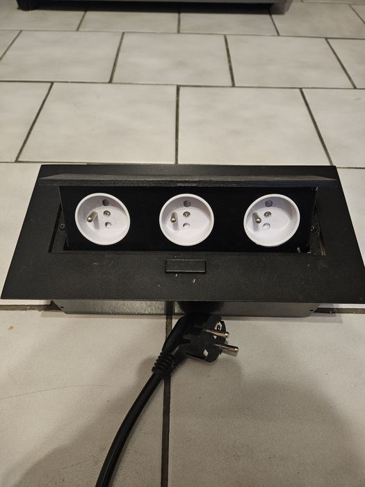 Przedłużacz wpuszczany w blat czarny