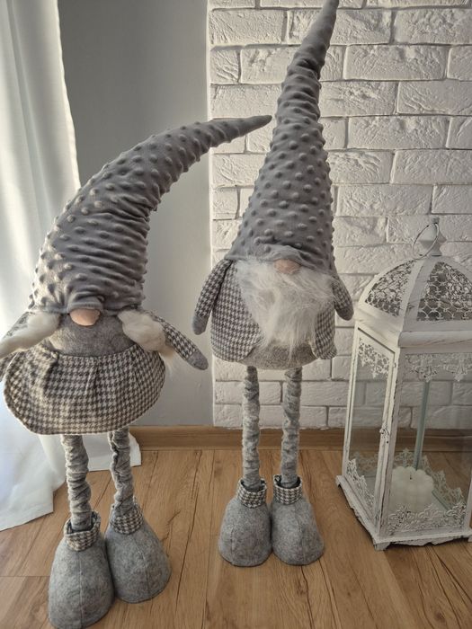 Urocza para świątecznych skrzatów – dekoracja bożonarodzeniowa do domu