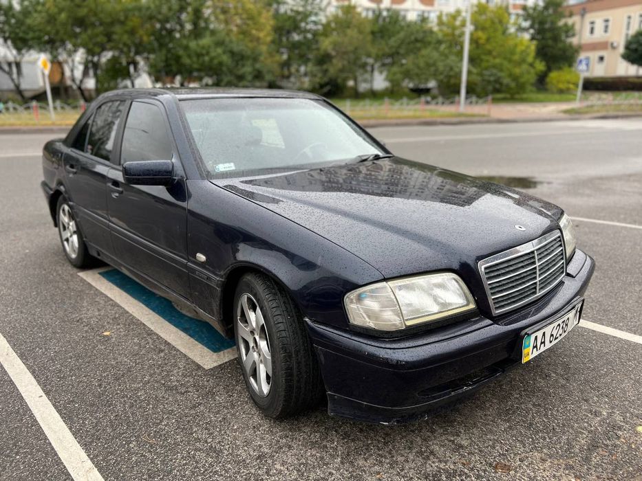 Продам мерсіка с 200 1998 року в гарному стані.