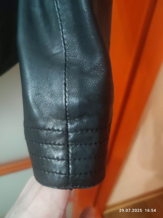 Шкіряна куртка, фірмова