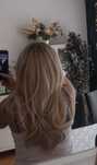 Peruka blond jak naturalna