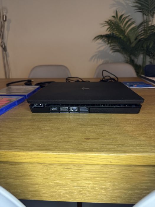 PS4 Slim 1tb com 2 comandos+jogos