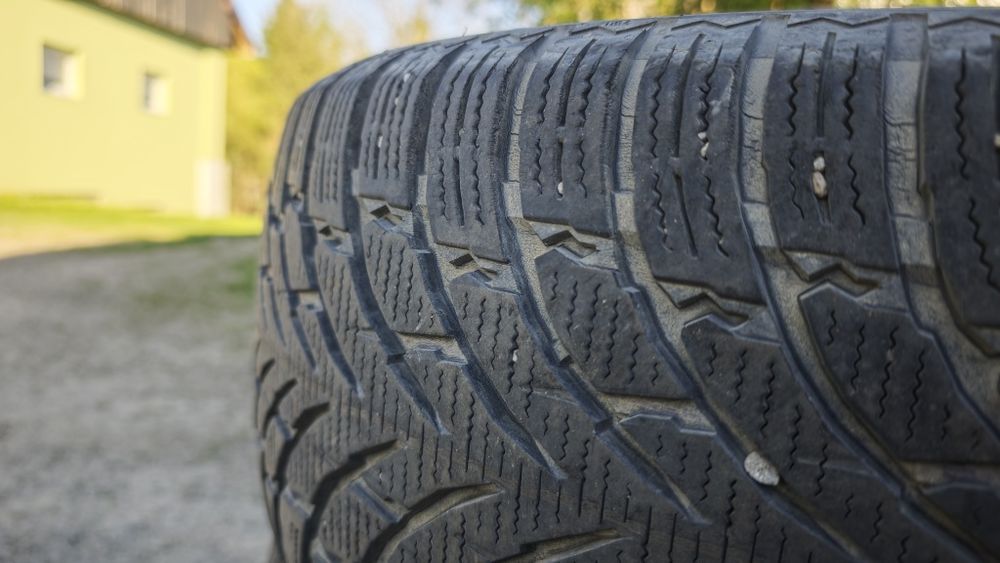 Opony zimowe Nokian 235/55 R18 4x