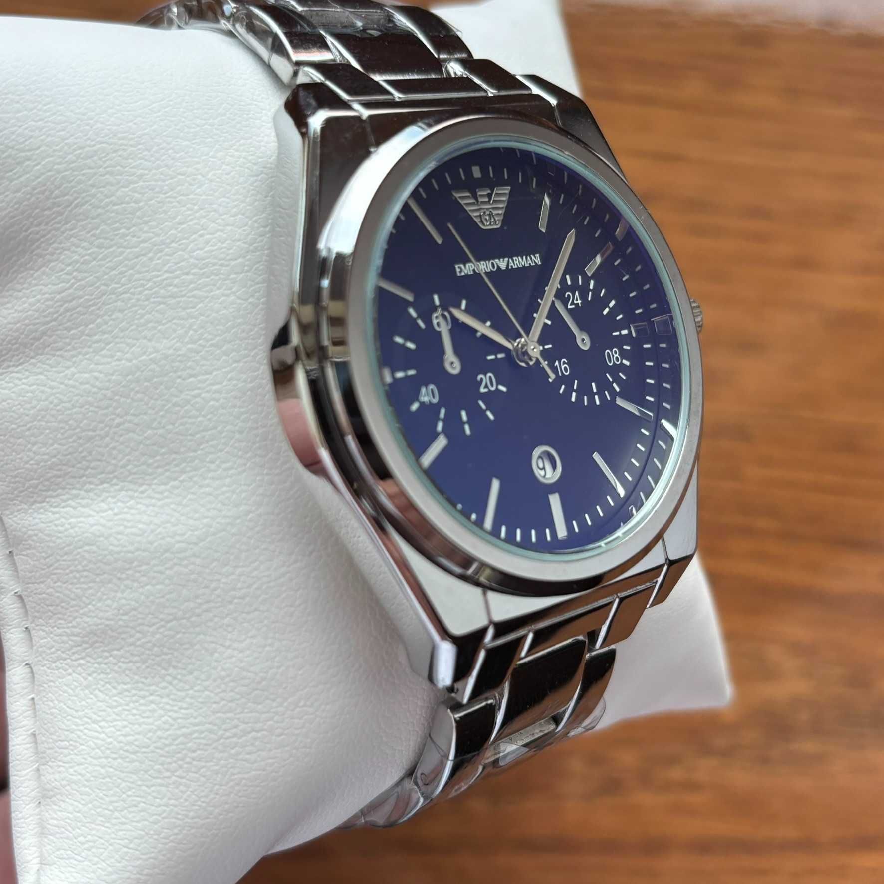 Чоловічий годинник Emporio Armani на браслеті срібного кольору з датою