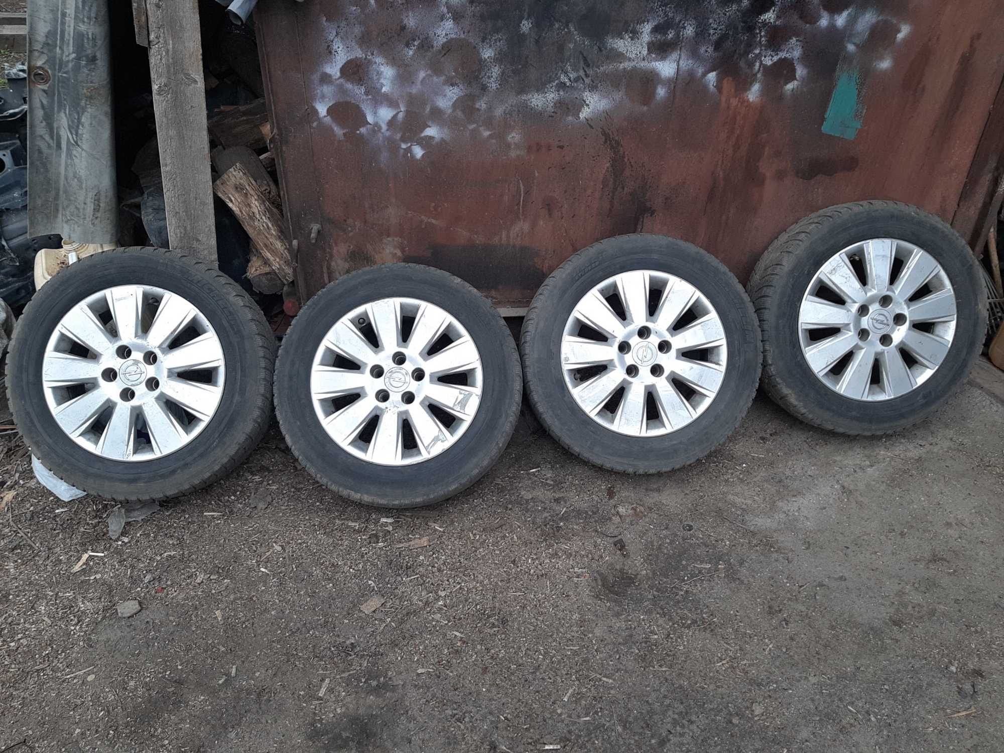 Продам комплект легкосплавов с резиной r 16