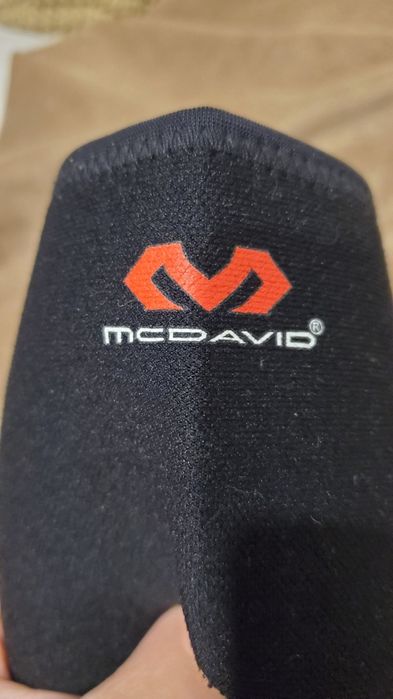 Наколінник неопреновий McDavid L