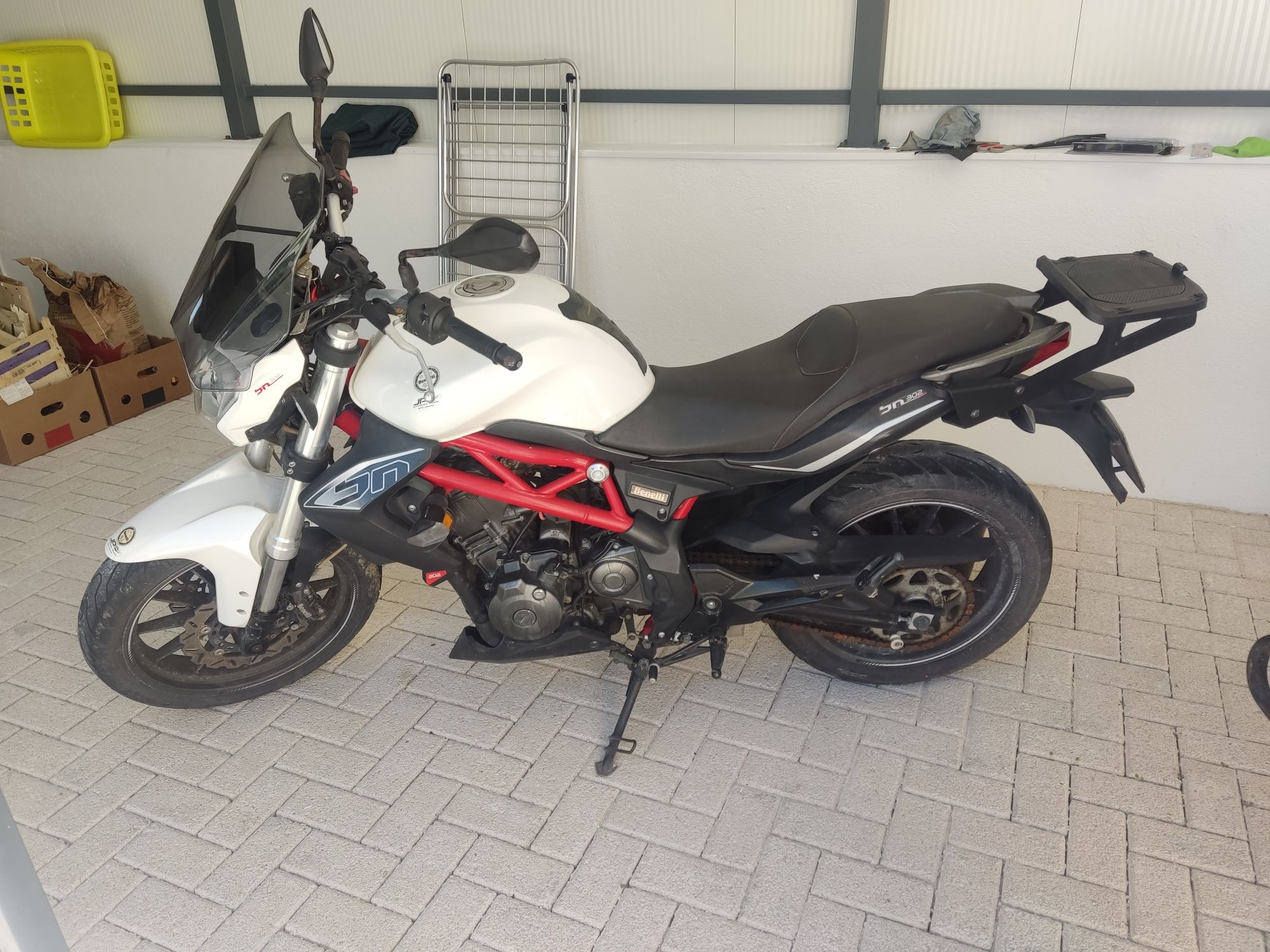 Benelli BN 302s impecável