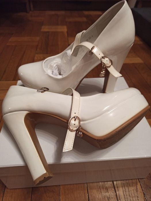 Весільне взуття, весільні туфлі