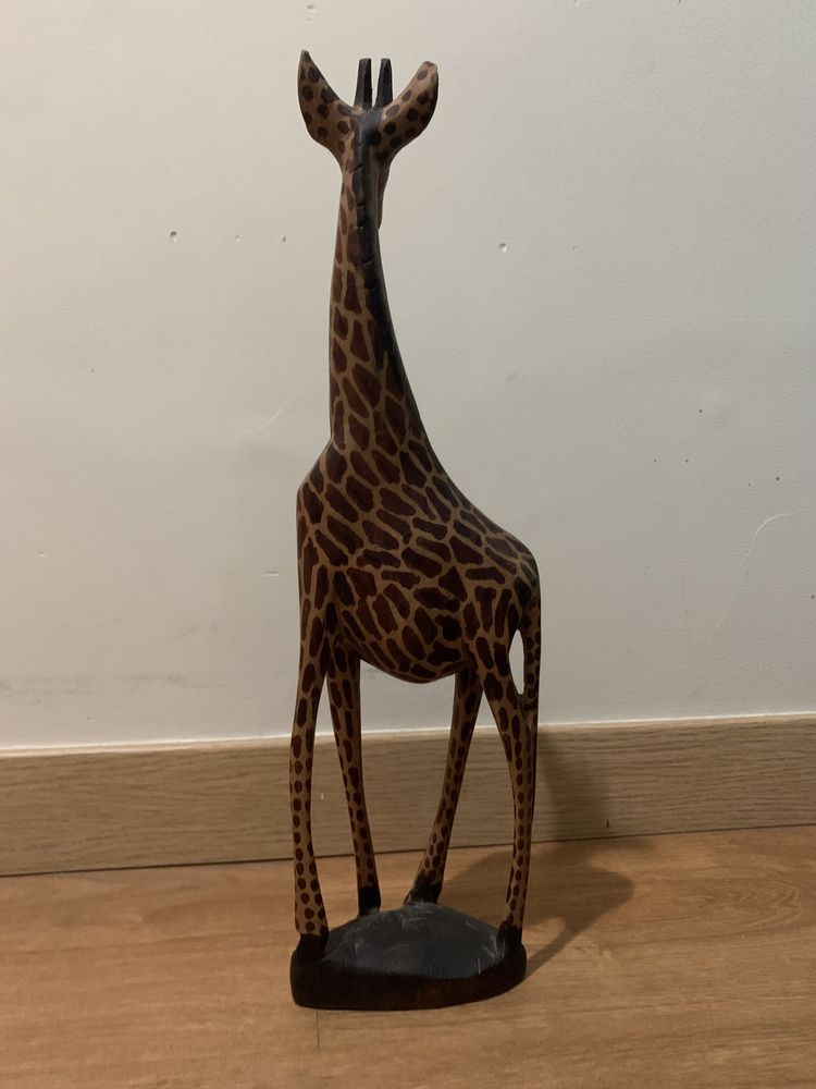 Girafa em madeira