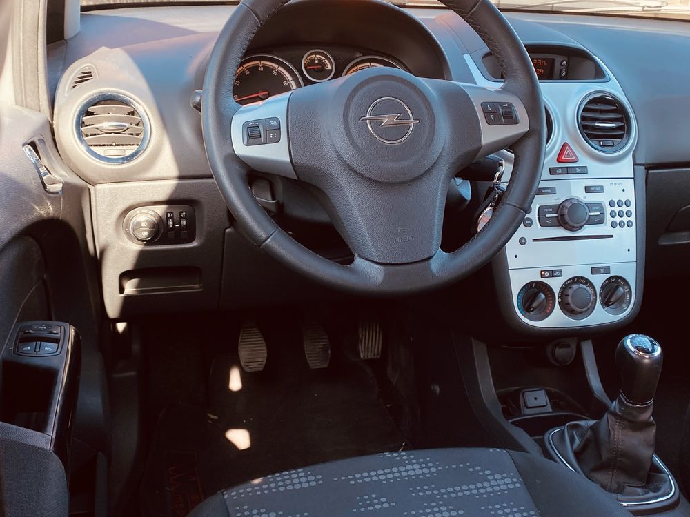 Opel corsa rok 2011 poj 1.2 przeb 195tys 5-d klima zadbana