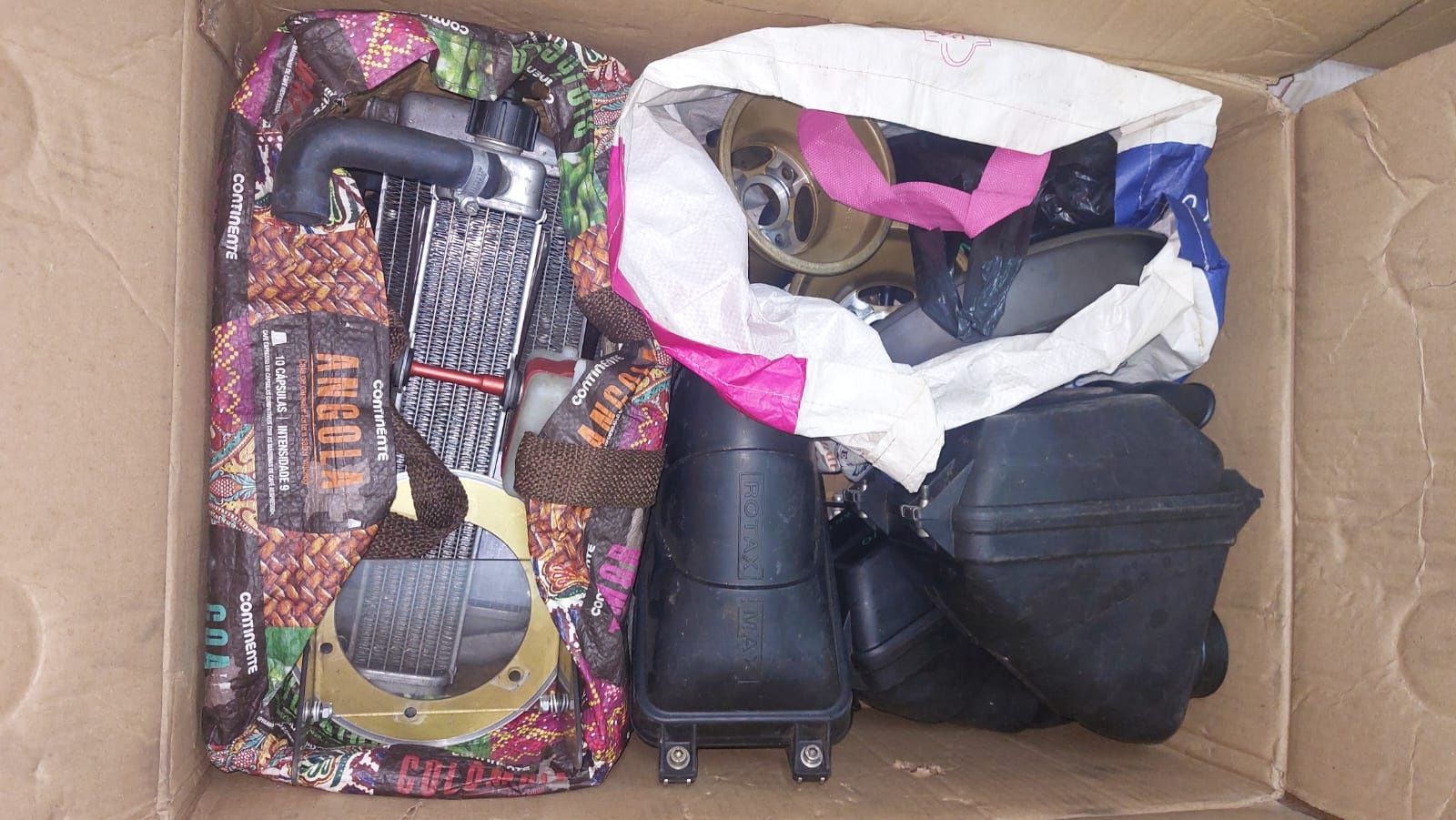 Material sortido, jantes e pneu de karting