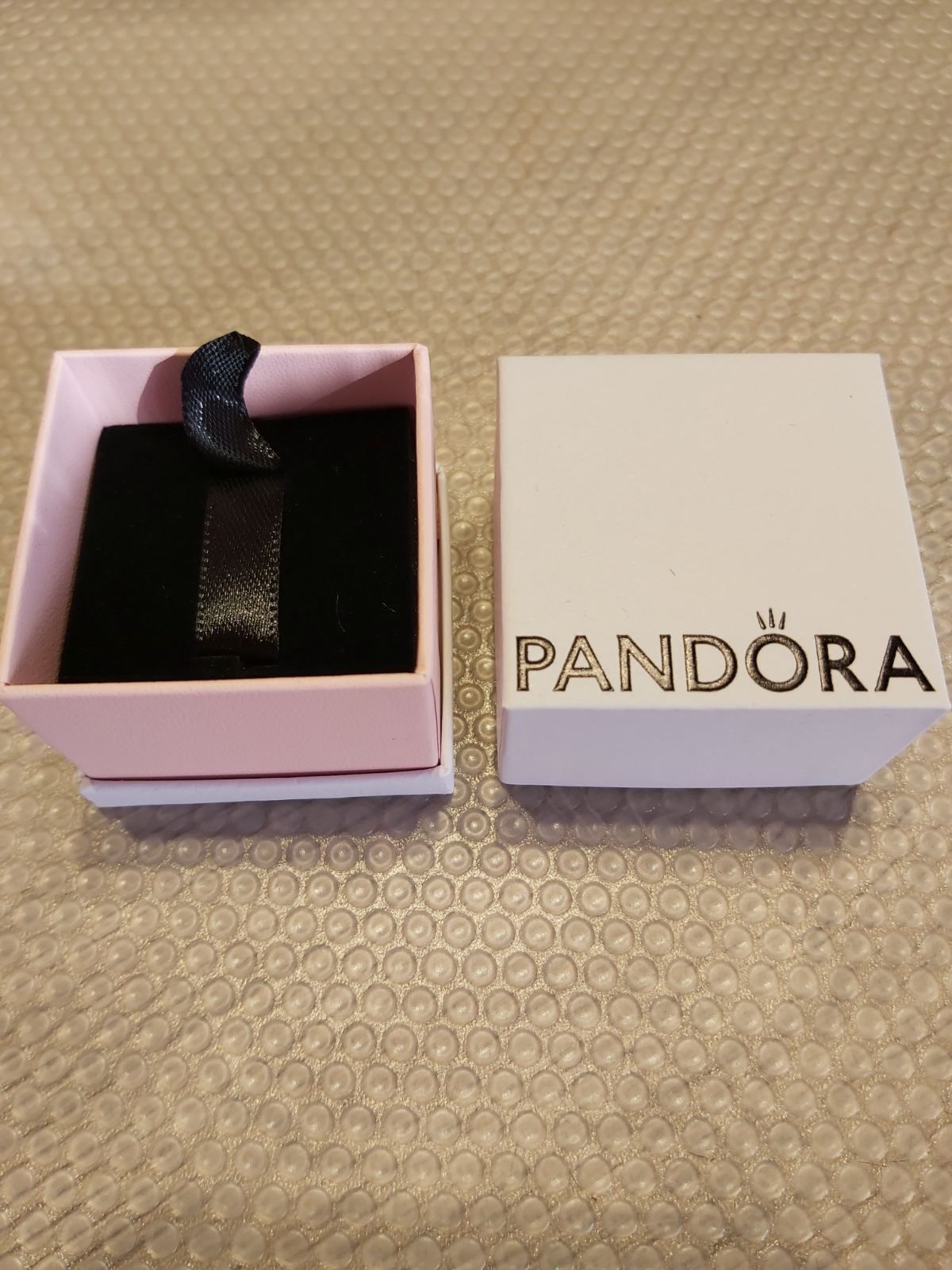 Коробочка белая pandora