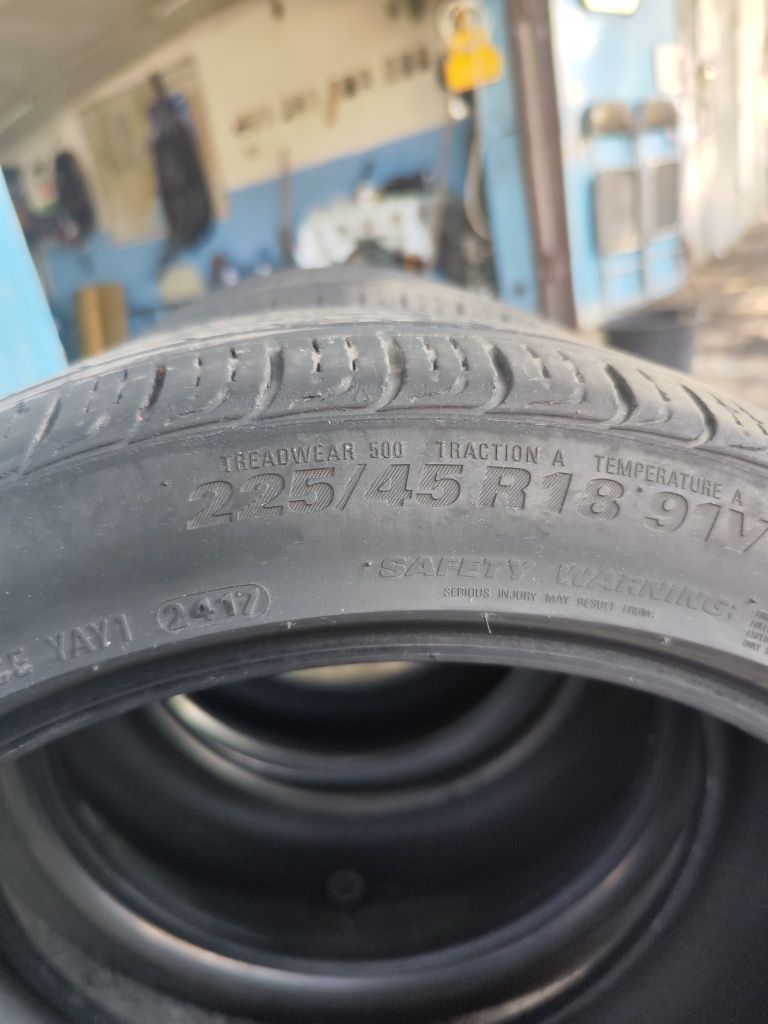 Продам шини Kumho 225/45/18