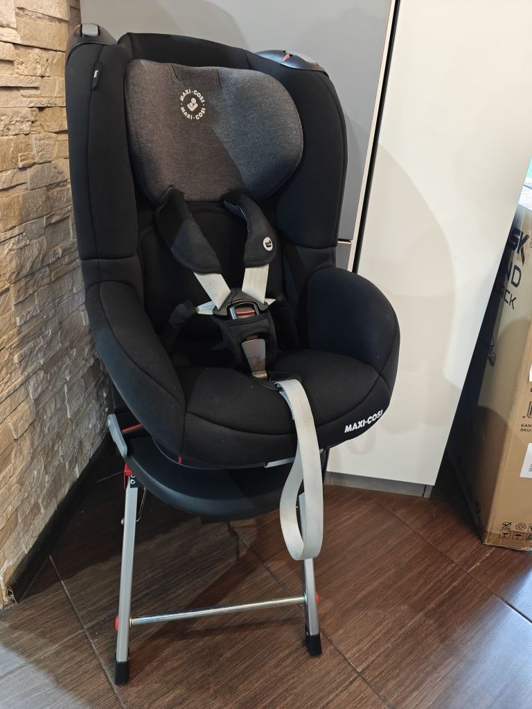 Fotelik samochodowy maxi Cosi 9-18 kg, montaż na pasy z auta ADAC