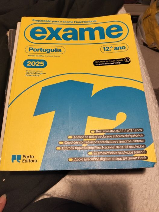 Livros 12 ano português e História