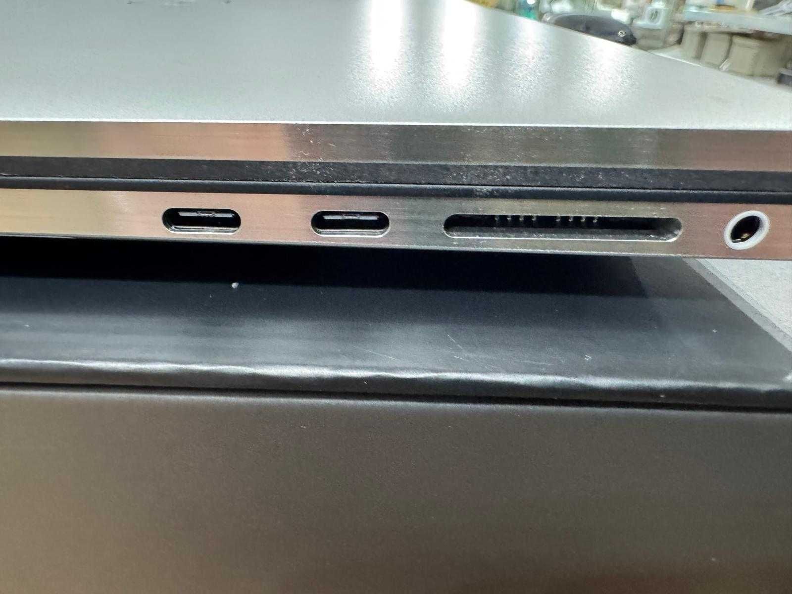 Dell XPS 17  9720 como novo em caixa.