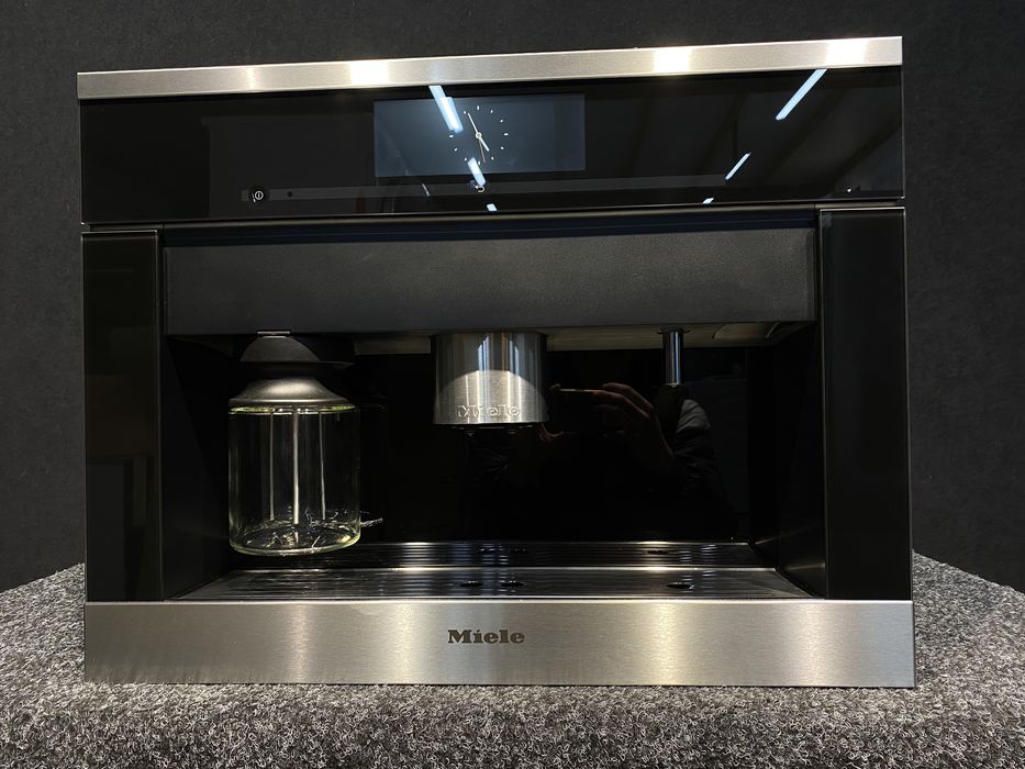 Встраиваемая кофемашина Miele CVA6800