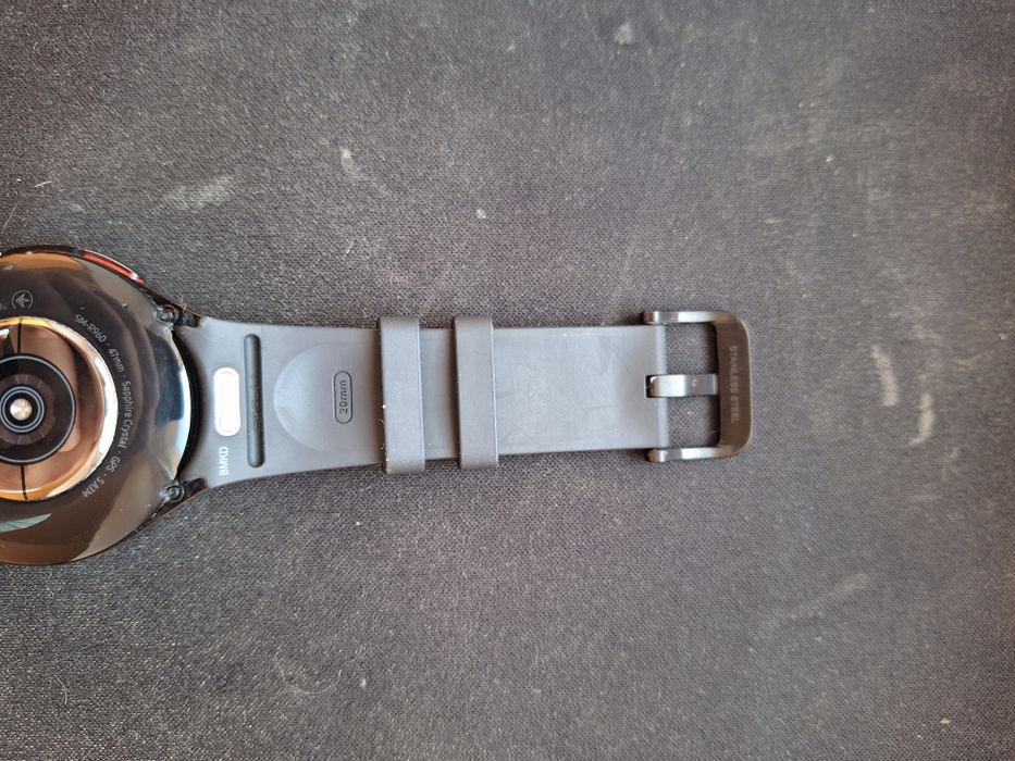 Продам смарт часы Samsung Galaxy Watch6 Classic 47mm в новом состоянии