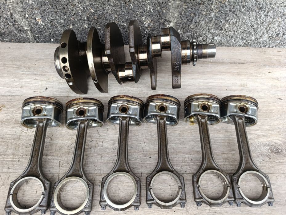 Коленвал колінвал 2.4 V6 Audi A6 C5 A4 B6