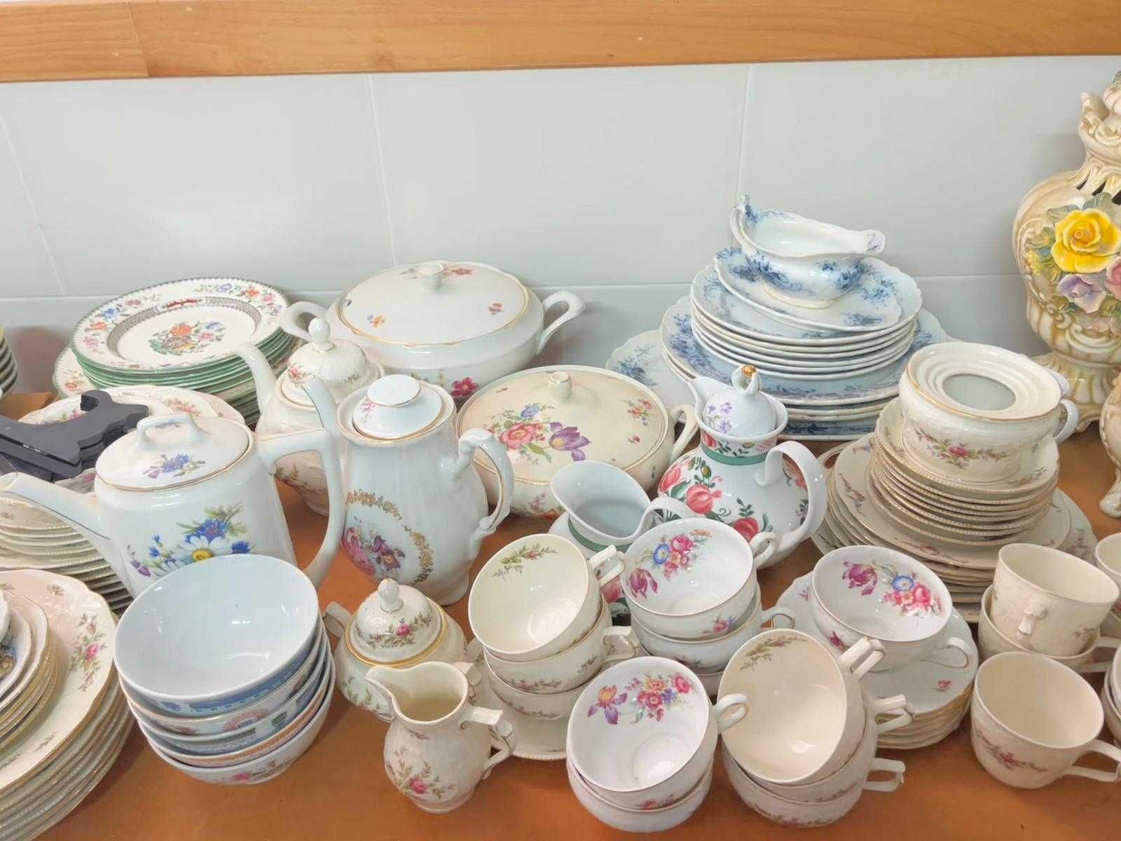 Coleção de Loiça Decorativa – Serviços Completos e Peças individuais