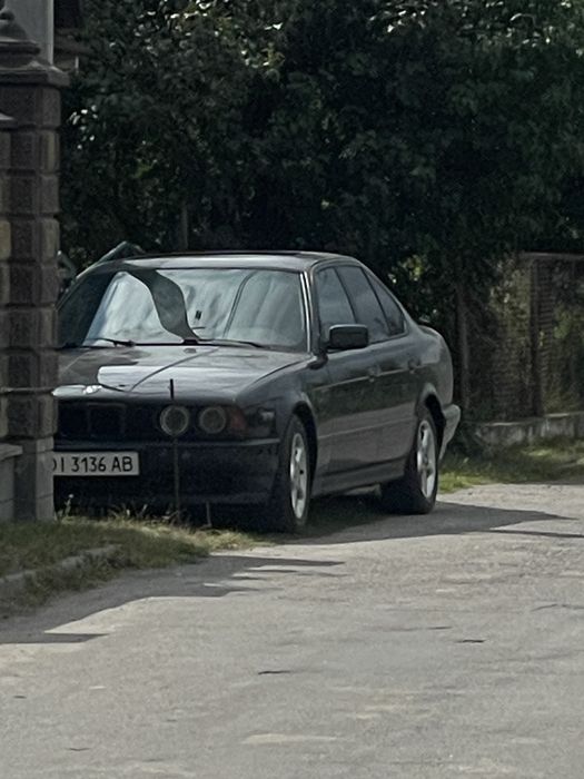 Бмв є 34 в непоганому стані є 2 нюанси 1.трохі гнила 2 лопнув подон