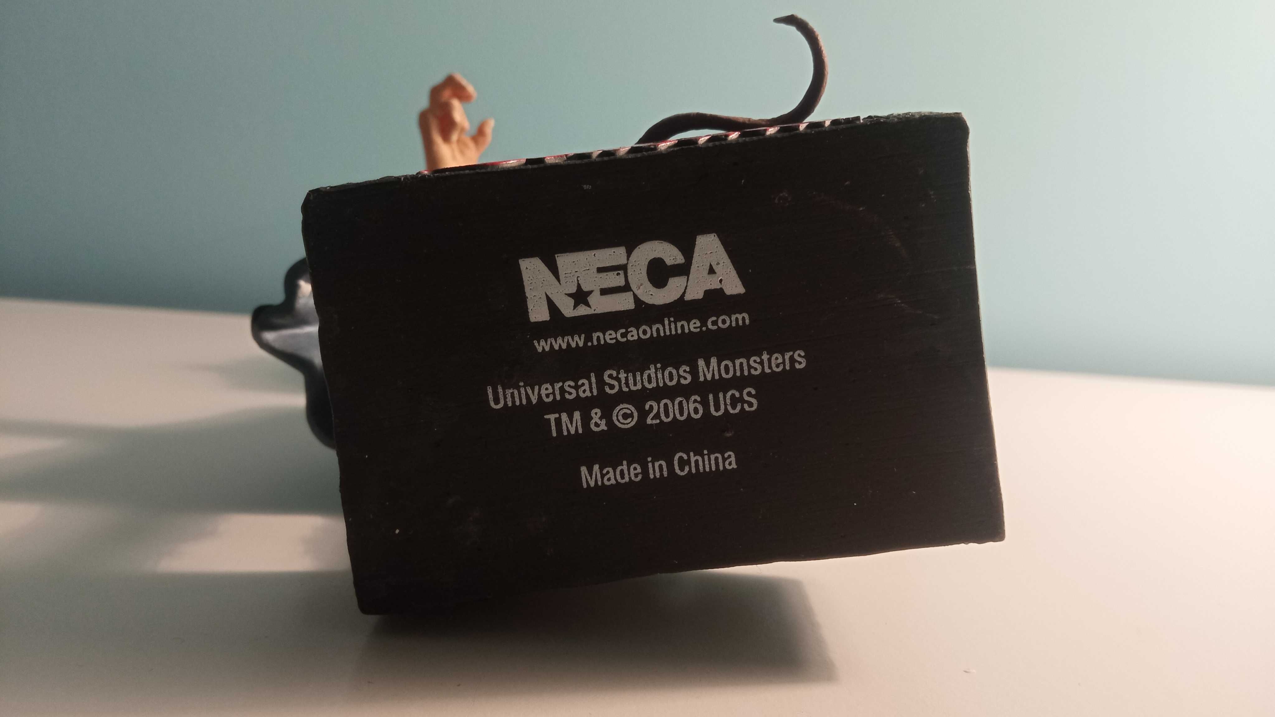 Figurka Universal Studios Monsters Dracula Headknocker Neca