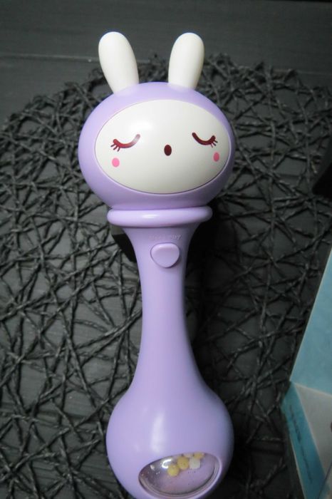 Погремушка-грызунок Beiens музыкальный Зайчик cереневый на батарейках