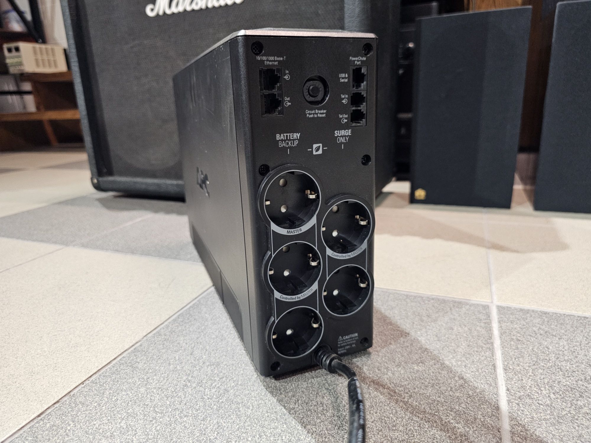 ДБЖ APC Back-UPS Pro 900VA