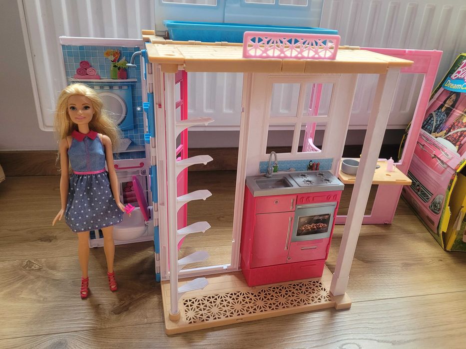 Domek dla lalek plus lalka Barbie