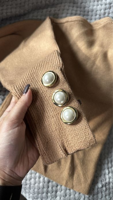 Вкорочений вʼязаний светр Zara