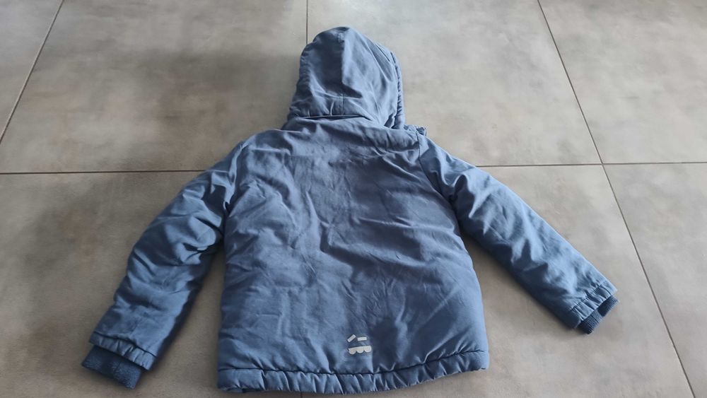 Kurtka niebieska ocieplana 122 cm