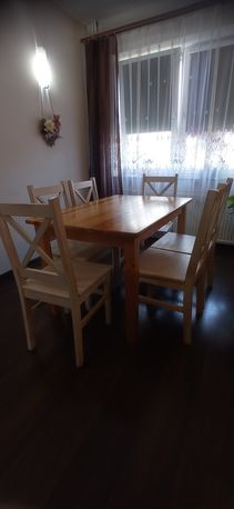 Komplet krzeseł i stół