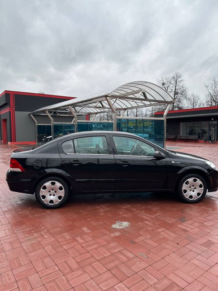 Opel Astra 1.6л бензин 2009