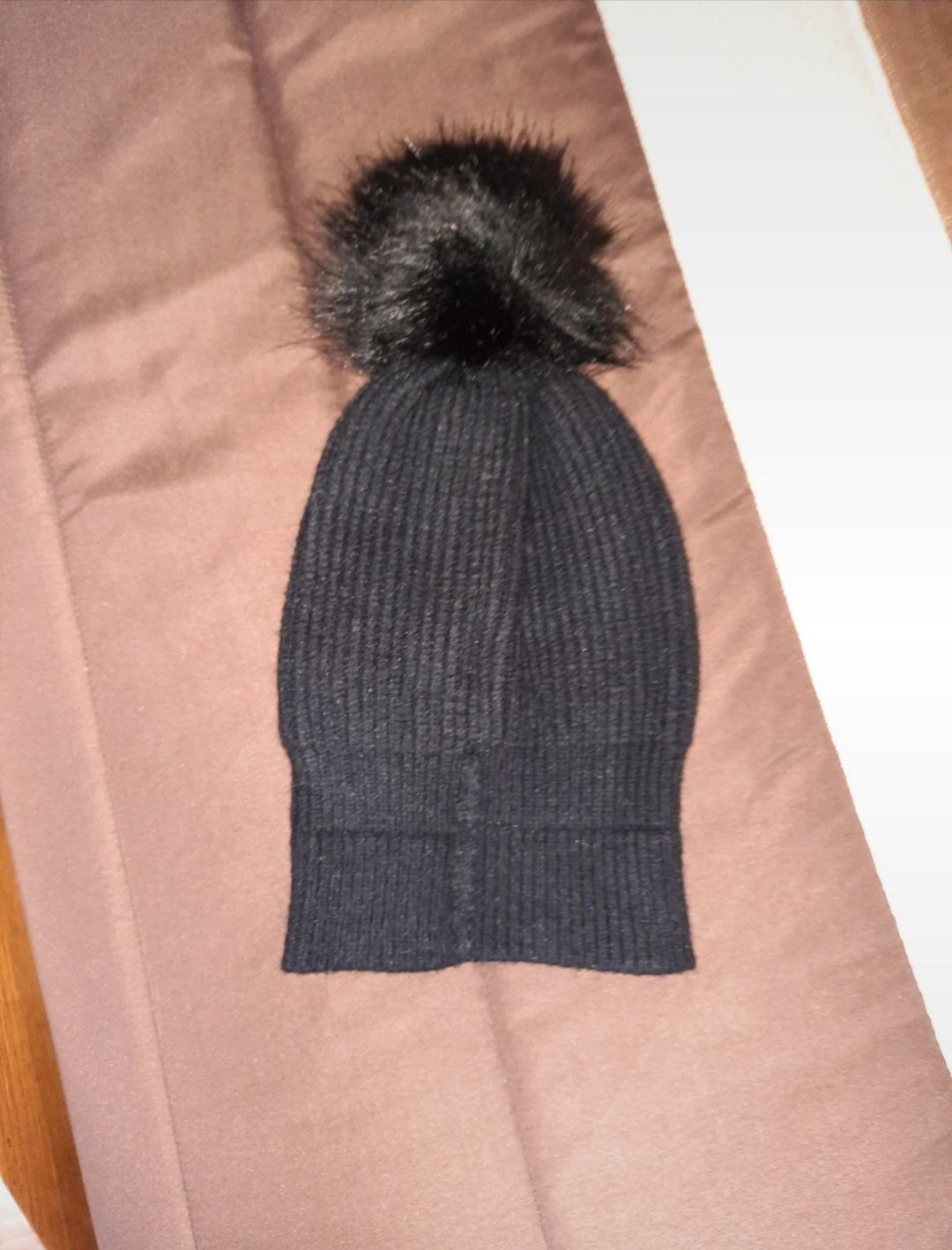 Gorro preto com pérolas brancas NOVO (Vero Moda)