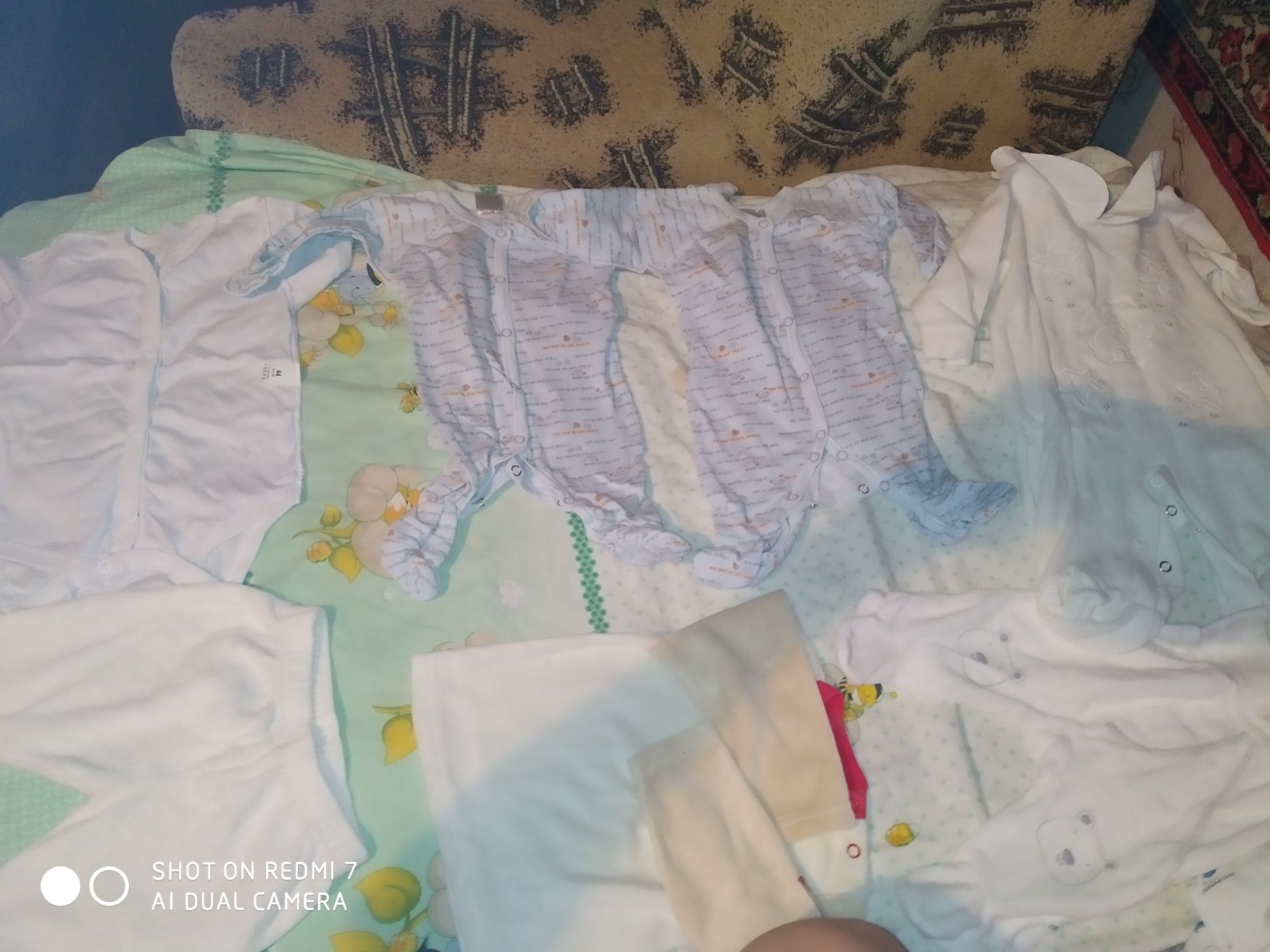 Вещи на девочку и мальчиков грудничка