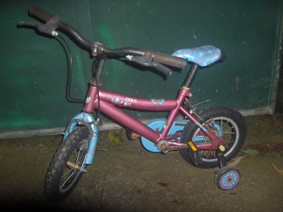 Bicicletas de menina com rodinhas, como novas.