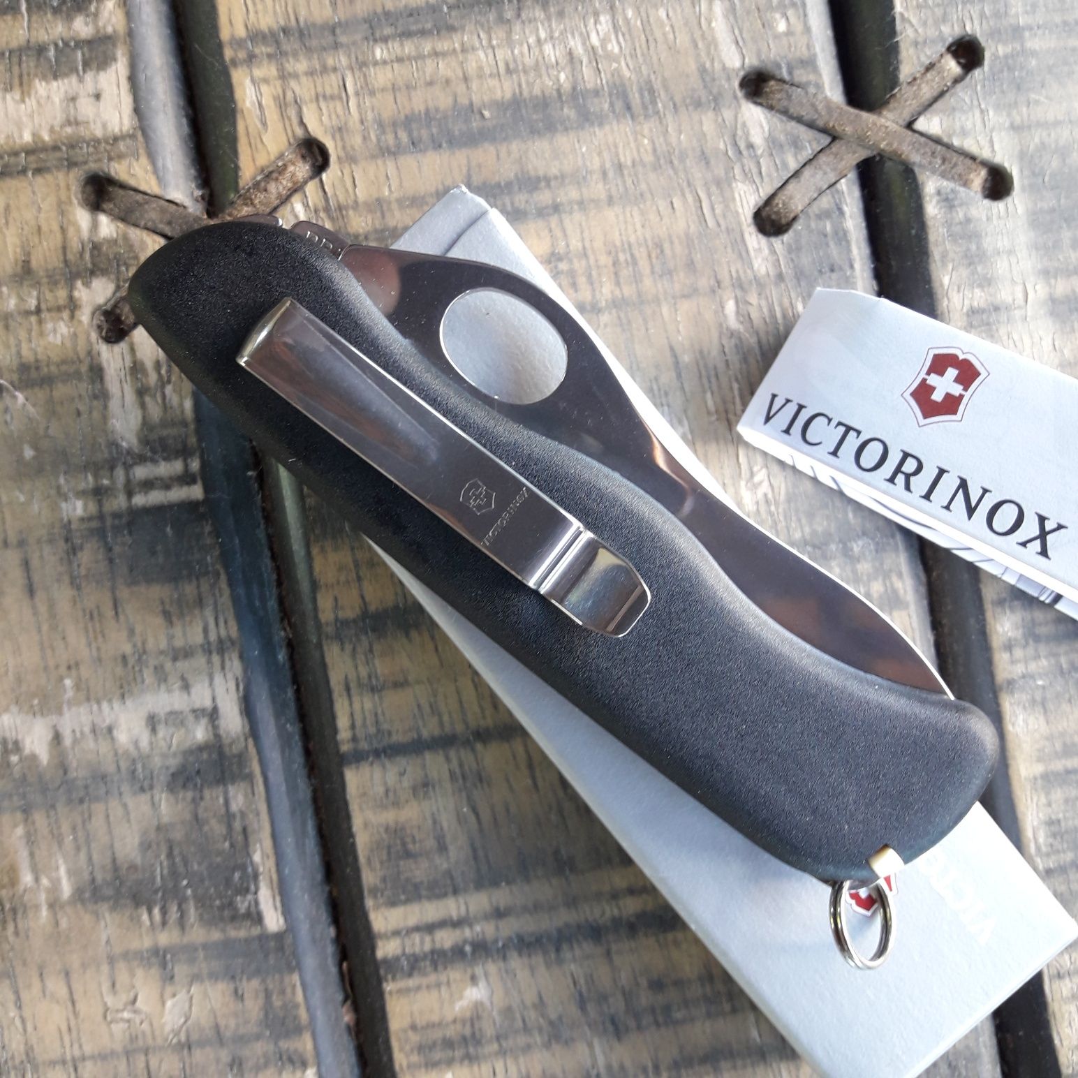 Нож Victorinox подарок