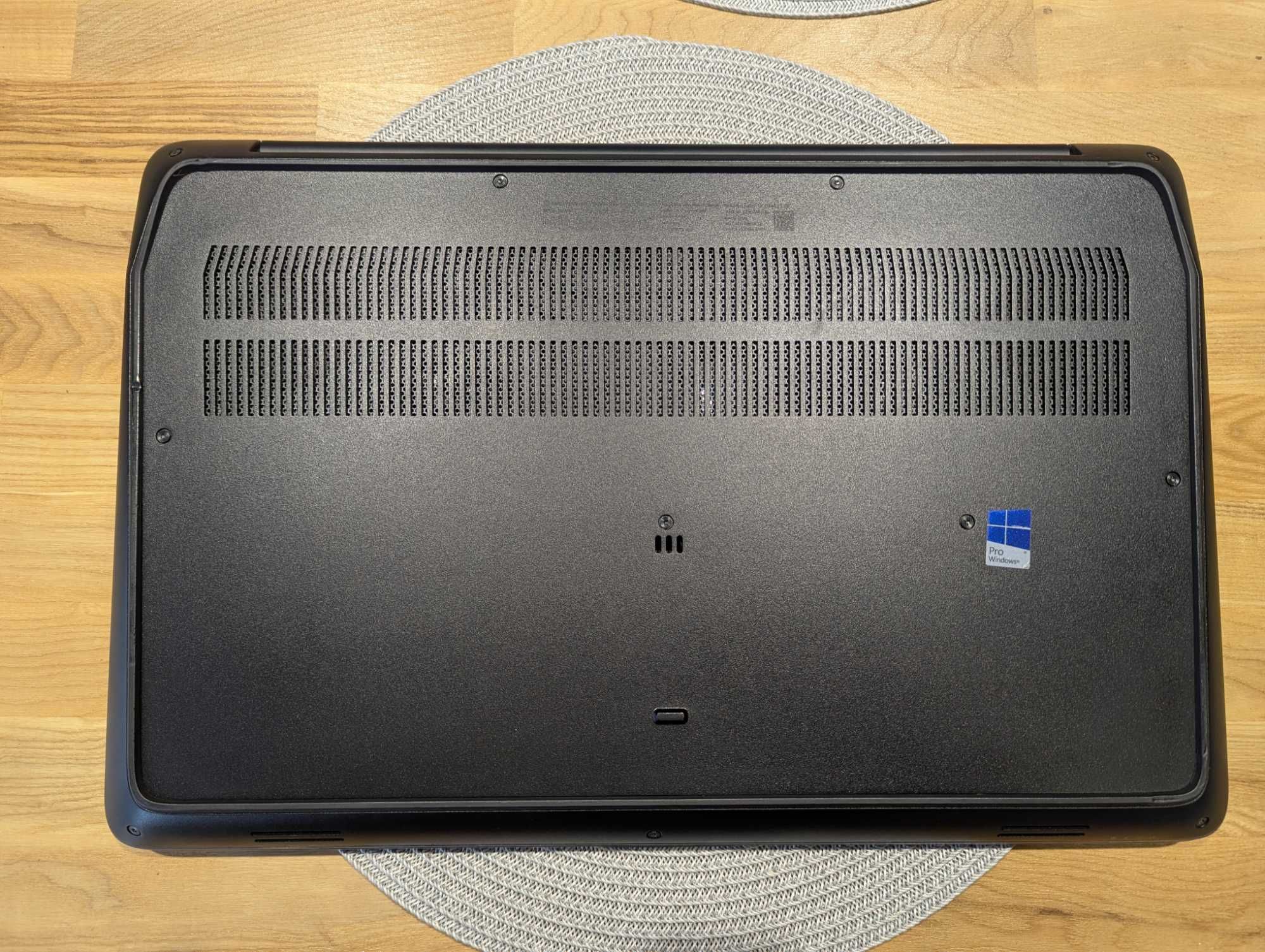 HP ZBOOK 17 G3/IPS FHD/i7-6700HQ/m3000m 4gb/16Gb ddr4/256gb m2/win