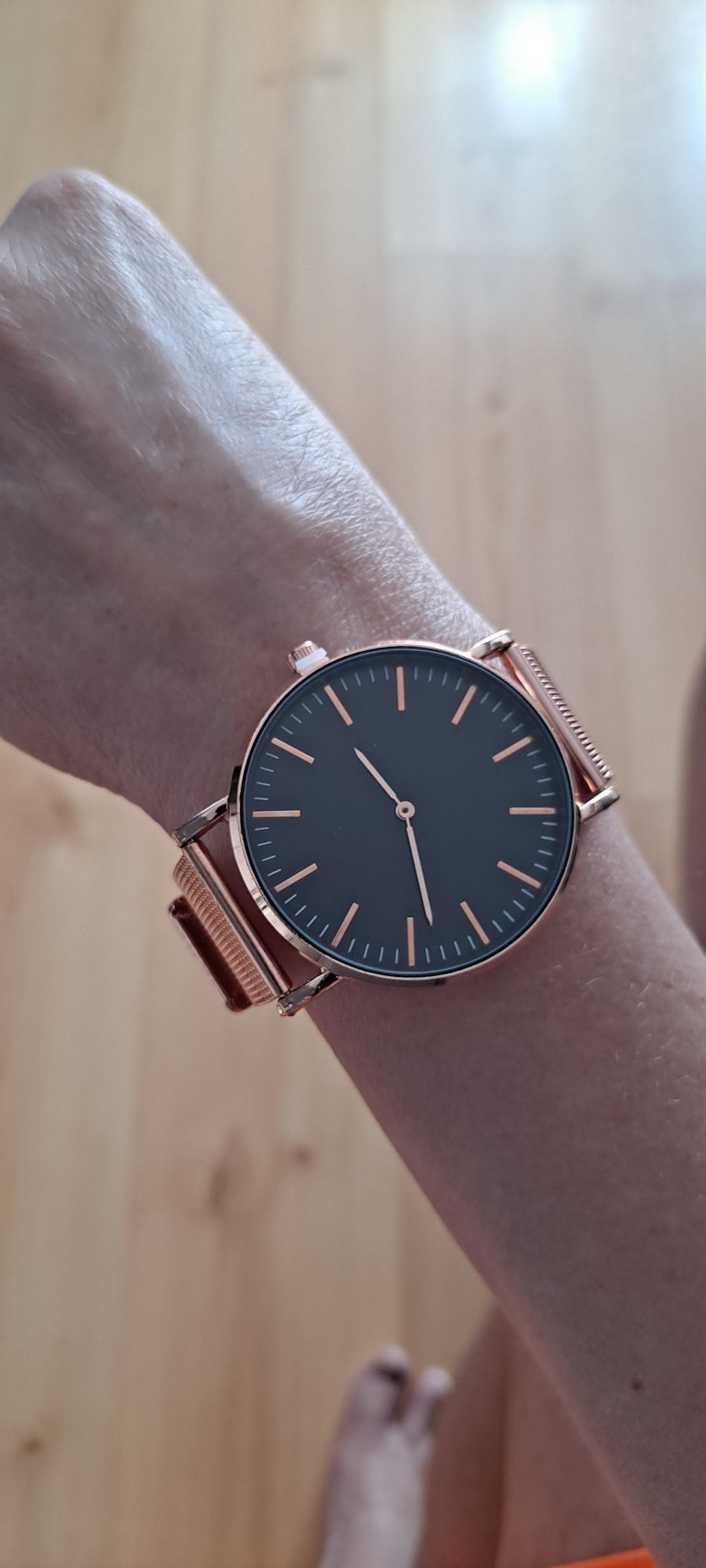 Nowy damski zegarek kwarcowy kolor Rose Gold  regulowana bransoleta.