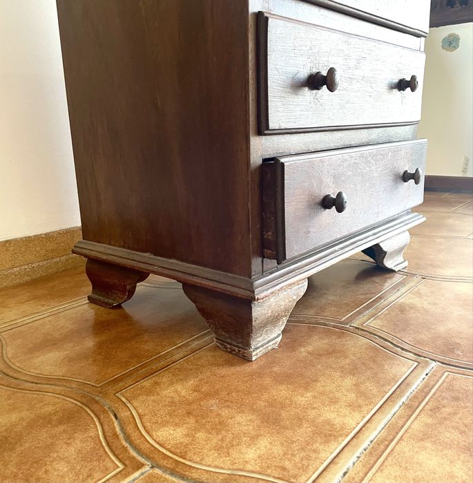 Mesa de cabeceira em madeira maçica com 5 gavetas (boa para restauro)