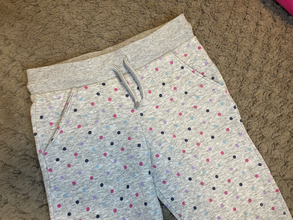 F&F Dresowe spodnie dla dziewczynki r. 104