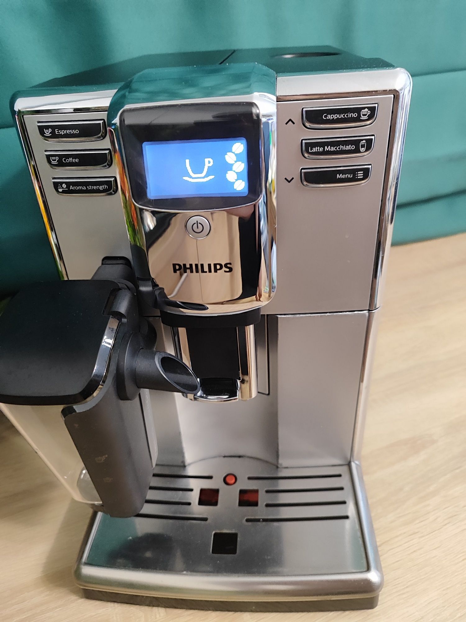 Ekspres do kawy Philips lattego EP5333/10+nowa karafka lattego.