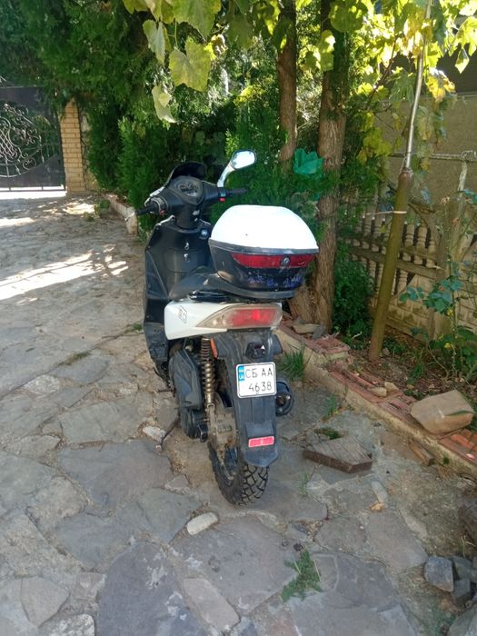 Продається скутер Кумсо 50 на регістрації на номерах